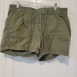Old Navy Women's Cargo Shorts in Olive